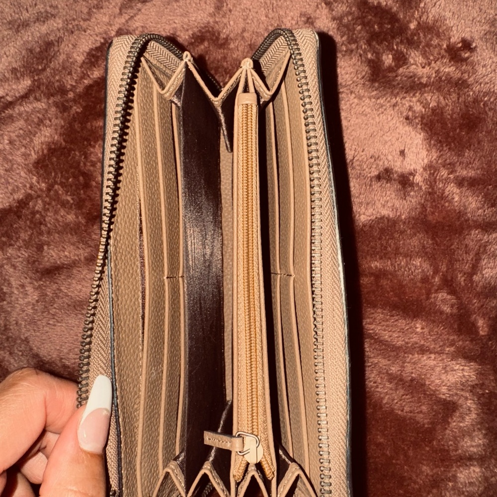 Wallet - Picture 2 of 4